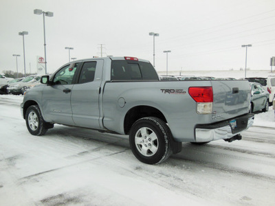 toyota tundra 2011 gray sr5 trd off road gasoline 8 cylinders 4 wheel drive automatic 56001