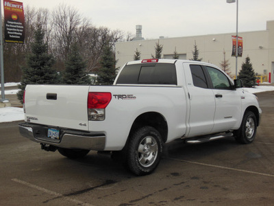 toyota tundra 2008 white sr5 trd off road gasoline 8 cylinders 4 wheel drive automatic 56001
