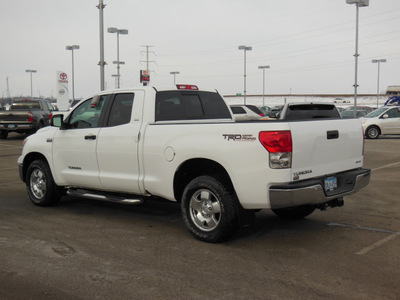 toyota tundra 2008 white sr5 trd off road gasoline 8 cylinders 4 wheel drive automatic 56001
