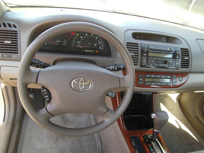 toyota camry 2004 tan sedan xle gasoline 4 cylinders front wheel drive automatic 75503