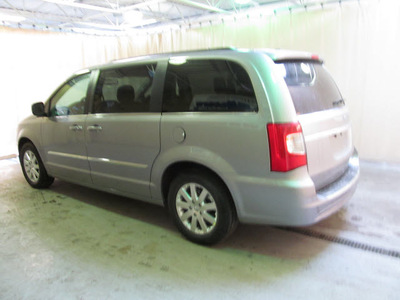 chrysler town and country 2013 silver van touring flex fuel 6 cylinders front wheel drive automatic 44883