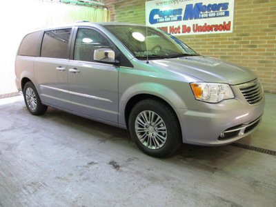chrysler town and country 2013 silver van touring l flex fuel 6 cylinders front wheel drive automatic 44883