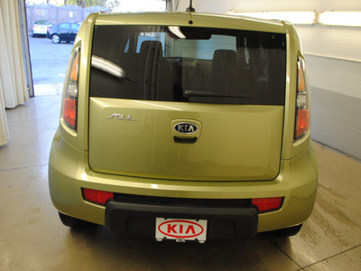 kia soul 2010 green hatchback soul gasoline 4 cylinders front wheel drive automatic 44060