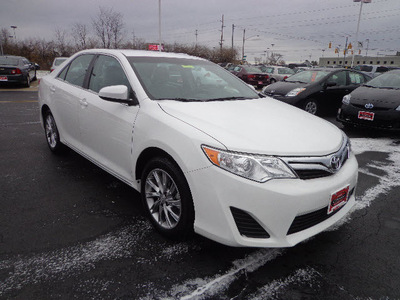 toyota camry 2012 white sedan le gasoline 4 cylinders front wheel drive automatic 45342