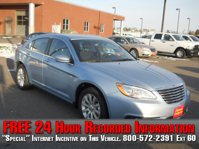 chrysler 200 2013 lt  blue sedan touring gasoline 4 cylinders front wheel drive 6 speed shiftable automatic 99212