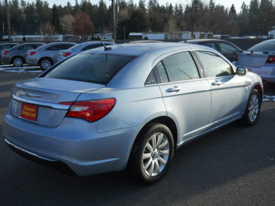 chrysler 200 2013 lt  blue sedan touring gasoline 4 cylinders front wheel drive 6 speed shiftable automatic 99212