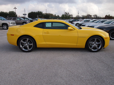 chevrolet camaro 2013 yellow coupe lt gasoline 6 cylinders rear wheel drive automatic 77090