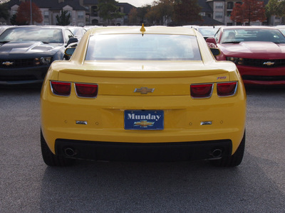chevrolet camaro 2013 yellow coupe lt gasoline 6 cylinders rear wheel drive automatic 77090