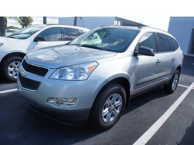 chevrolet traverse 2012 silver gasoline 6 cylinders front wheel drive automatic 33177