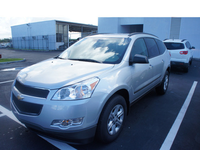 chevrolet traverse 2012 silve gasoline 6 cylinders front wheel drive automatic 33177