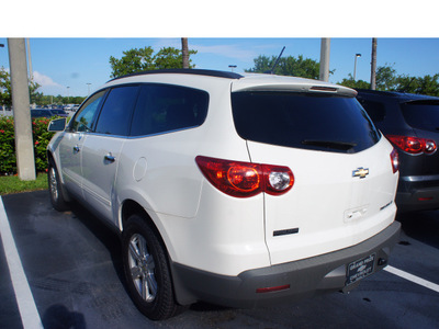 chevrolet traverse 2012 white gasoline 6 cylinders front wheel drive automatic 33177