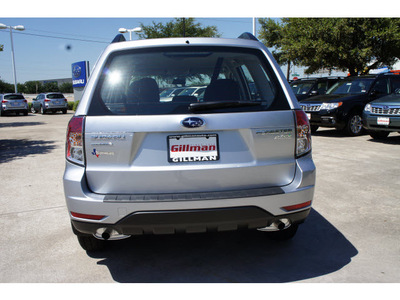 subaru forester 2013 silver wagon 2 5x gasoline 4 cylinders all whee drive automatic 77099