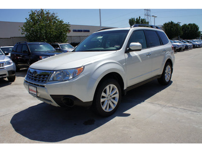 subaru forester 2013 white wagon 2 5x premium gasoline 4 cylinders all whee drive automatic 77099