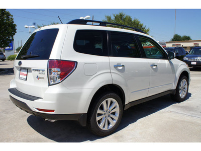 subaru forester 2013 white wagon 2 5x premium gasoline 4 cylinders all whee drive automatic 77099