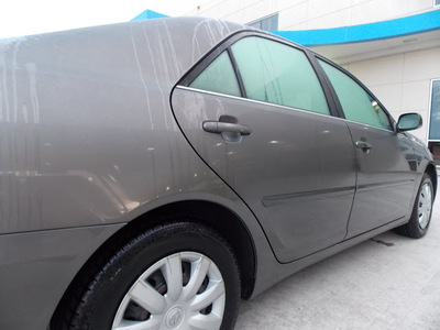 toyota camry 2005 gray sedan le gasoline 4 cylinders front wheel drive manual 77099