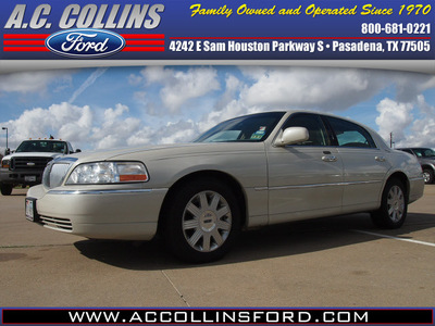 lincoln town car 2005 silver sedan signature gasoline 8 cylinders rear wheel drive automatic 77505