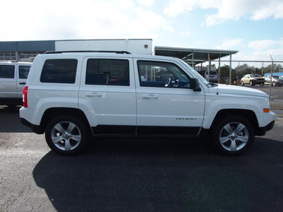 jeep patriot 2013 white suv latitude fwd gasoline 4 cylinders front wheel drive cont  variable trans  33021