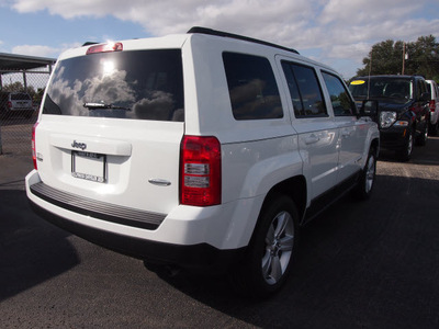 jeep patriot 2013 white suv latitude fwd gasoline 4 cylinders front wheel drive cont  variable trans  33021