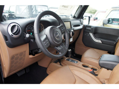 jeep wrangler 2013 black suv unlimited sahara gasoline 6 cylinders 4 wheel drive automatic 33157