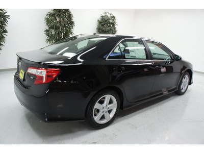 toyota camry 2012 black sedan se gasoline 4 cylinders front wheel drive not specified 91731