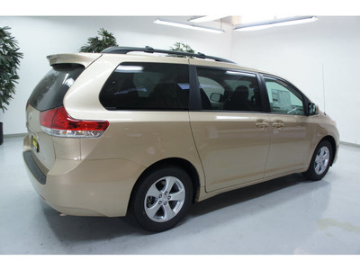toyota sienna 2013 tan van le 8 passenger gasoline 6 cylinders front wheel drive not specified 91731