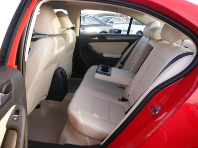 volkswagen jetta 2013 red sedan tdi diesel 4 cylinders front wheel drive 6 speed automatic 46410