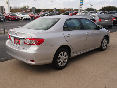 toyota corolla 2011 silver sedan le gasoline 4 cylinders front wheel drive automatic with overdrive 77802