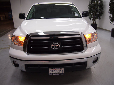 toyota tundra 2011 white grade gasoline 8 cylinders 2 wheel drive automatic 91731