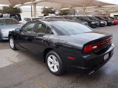 dodge charger 2013 black sedan se gasoline 6 cylinders rear wheel drive automatic 76087