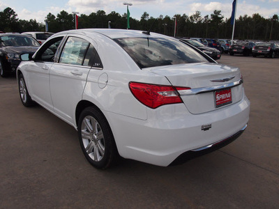 chrysler 200 2013 white sedan touring gasoline 4 cylinders front wheel drive automatic 77388
