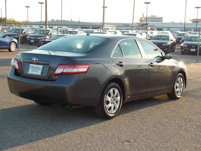 toyota camry 2011 gray sedan le gasoline 4 cylinders front wheel drive automatic with overdrive 77074