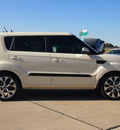 kia soul 2013 beige hatchback soul! gasoline 4 cylinders front wheel drive automatic 75150