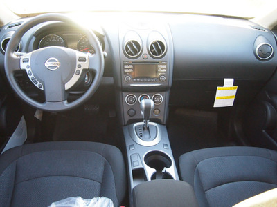 nissan rogue 2013 silver s gasoline 4 cylinders all whee drive automatic with overdrive 77477