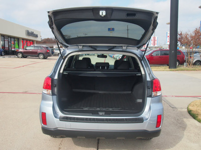 subaru outback 2013 ice silver metallic wagon 2 5i limited gasoline 4 cylinders all whee drive cont  variable trans  76205