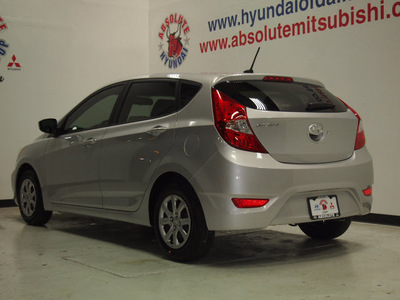 hyundai accent 2013 silver hatchback gs gasoline 4 cylinders front wheel drive automatic 75150