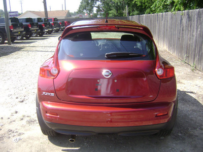 nissan juke 2011 red s gasoline 4 cylinders front wheel drive automatic 75901