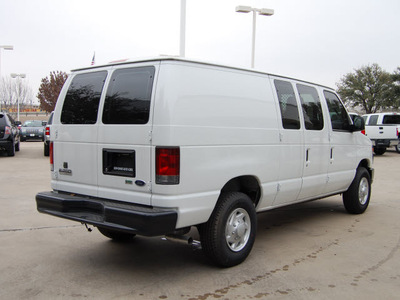 ford econoline cargo 2009 white van e 250 flex fuel 8 cylinders 2 wheel drive automatic with overdrive 76011