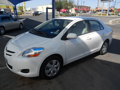 toyota yaris 2007 white sedan s gasoline 4 cylinders front wheel drive automatic 79936