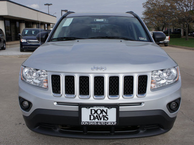 jeep compass 2012 silver suv latitude gasoline 4 cylinders 2 wheel drive automatic 76011