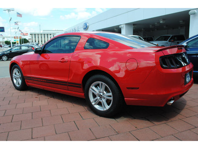 ford mustang 2013 red coupe v6 gasoline 6 cylinders rear wheel drive 6 speed manual 77074
