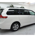 toyota sienna 2013 white van le 8 passenger 6 cylinders automatic 91731
