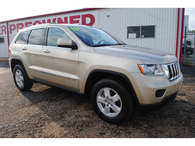 jeep grand cherokee 2011 gold suv laredo gasoline 6 cylinders 2 wheel drive automatic with overdrive 77590