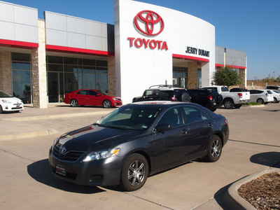 toyota camry 2011 gray sedan le gasoline 4 cylinders front wheel drive automatic 76049