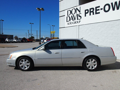 cadillac dts 2007 white sedan gasoline 8 cylinders front wheel drive automatic 76011