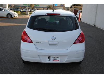 nissan versa 2011 white hatchback gasoline 4 cylinders front wheel drive automatic 78552