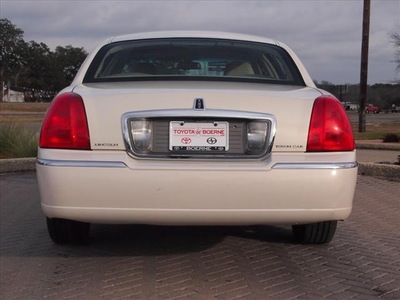 lincoln town car 2007 sedan flex fuel 8 cylinders rear wheel drive not specified 78006