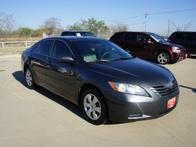 toyota camry 2009 dk  gray sedan le gasoline 4 cylinders front wheel drive automatic 75110