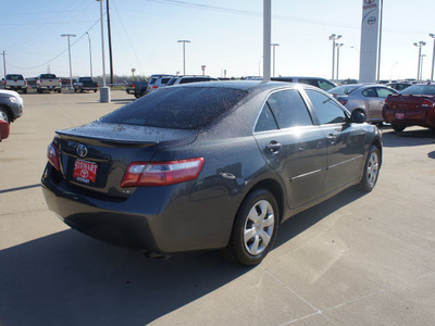 toyota camry 2009 dk  gray sedan le gasoline 4 cylinders front wheel drive automatic 75110