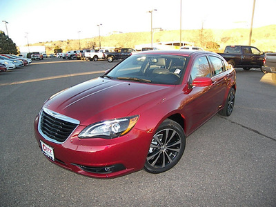 chrysler 200 2013 red sedan limited flex fuel 6 cylinders front wheel drive shiftable automatic 81212