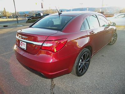 chrysler 200 2013 red sedan limited flex fuel 6 cylinders front wheel drive shiftable automatic 81212